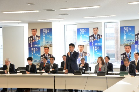 常任幹事会　泉健太