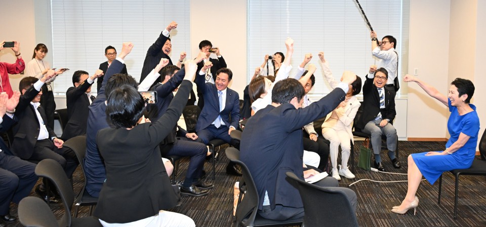 山田勝彦衆院議員の呼びかけで「政治を『変えんば!』」コール 蓮舫 都知事選
