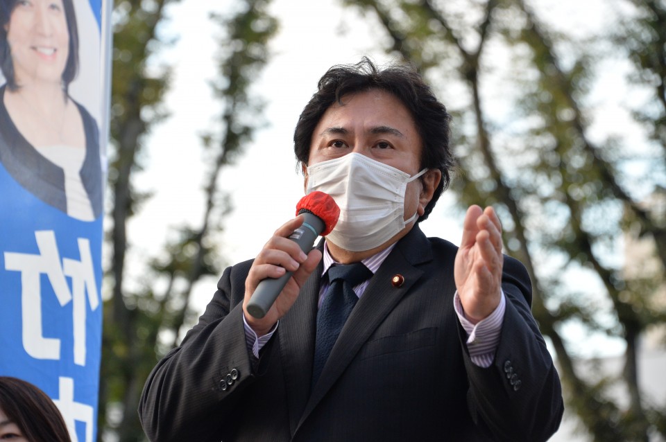 「声の届く政治、開かれた政治、国民とつながる新しい政治を」と政治の転換の必要性を訴える岡島一正衆院議員 DSC_3650okajima.JPG