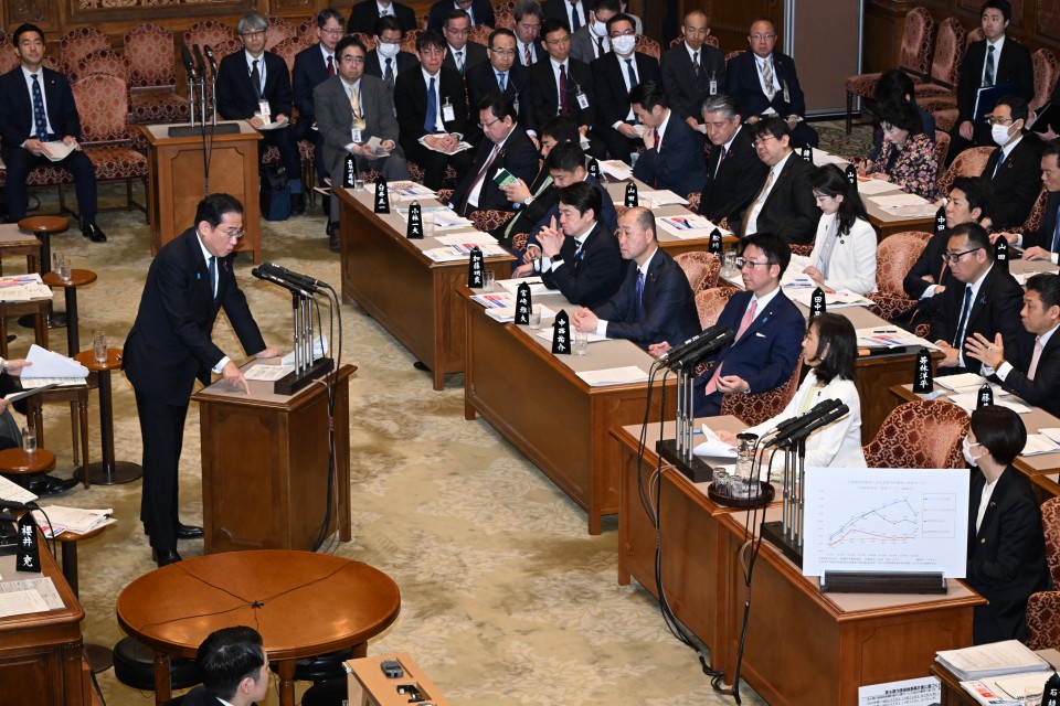 参院予算委員会 牧山ひろえ