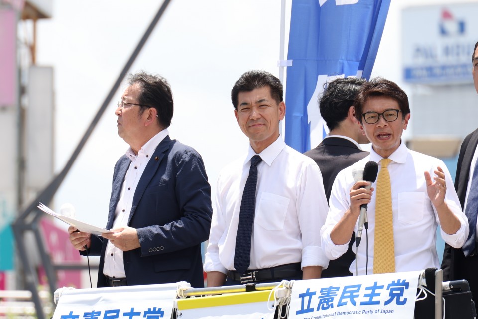 マイクを握る高橋永1区総支部長 20240704_121235_02_rez.JPG
