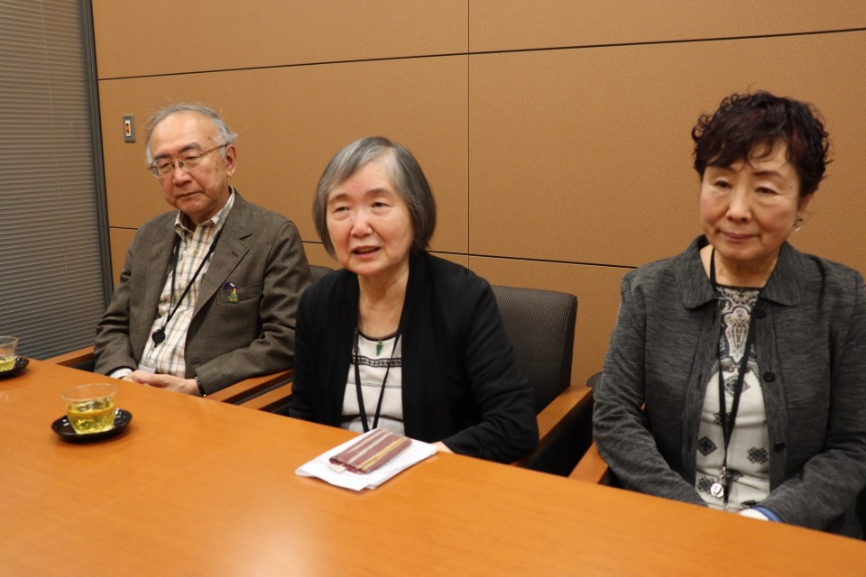 本法律の策定にご尽力いただいた団体の方々。右から横田千代子さん(全国婦人保護施設など連絡協議会会長)、戒能民江さん()、村木太郎さん() IMG_3127.JPG