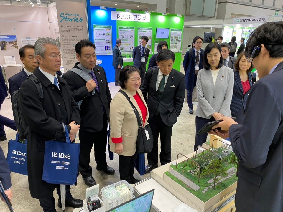 馬淵澄夫 金子恵美 小宮山泰子 徳永エリ 山崎誠 羽田次郎 野間健 グリーンインフラ産業展2024240222_47_0.jpg