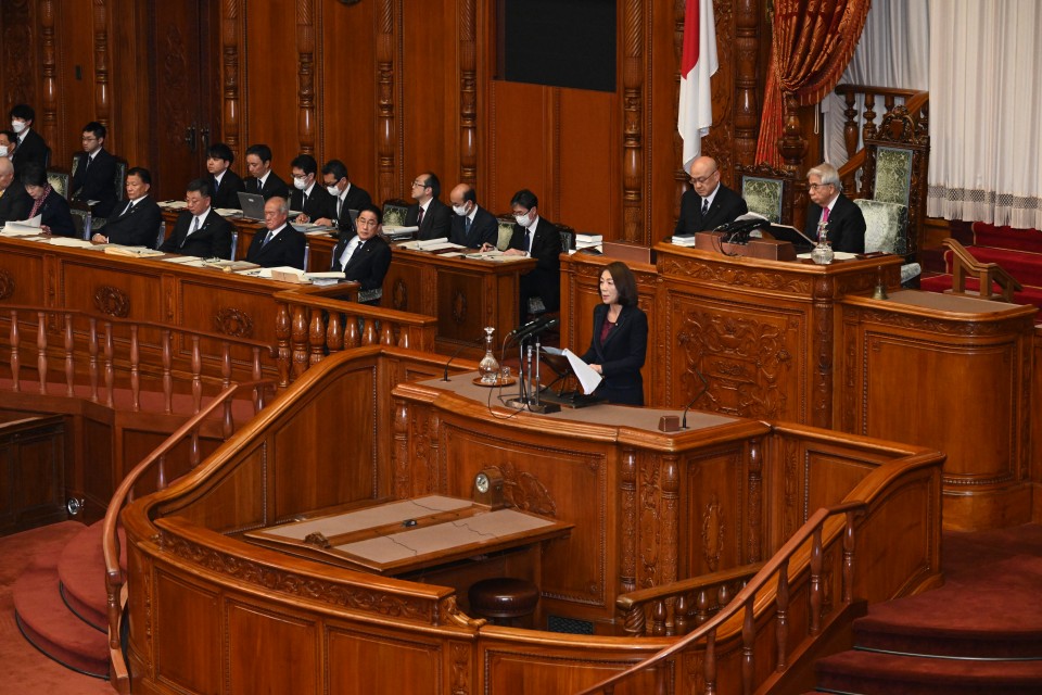 徳永エリ 参院本会議