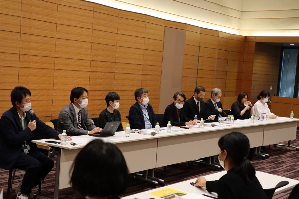 院内集会の後に記者会見をするWeNeedCultureの映画監督、ミニシアター支配人、ライブハウス社長など IMG_0536.JPG