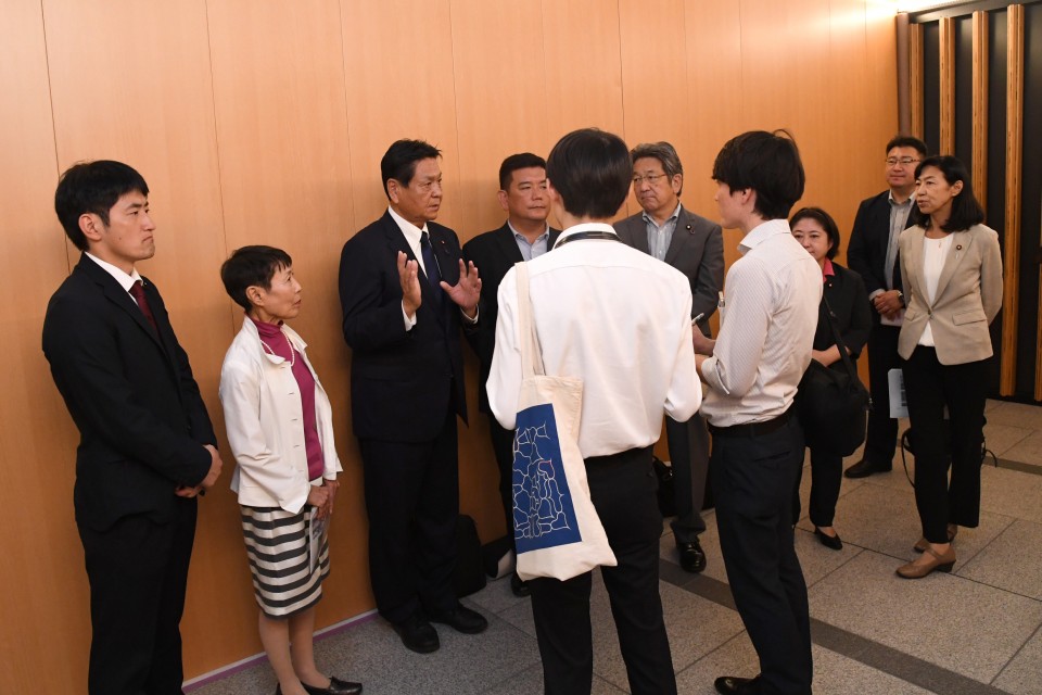 湯原俊二 金子恵美 森山浩行 小宮山泰子 杉尾秀哉 渡辺創 尾崎かおる 坂野経三郎