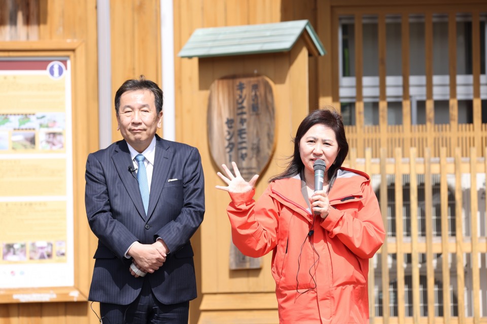 亀井亜紀子 枝野幸男