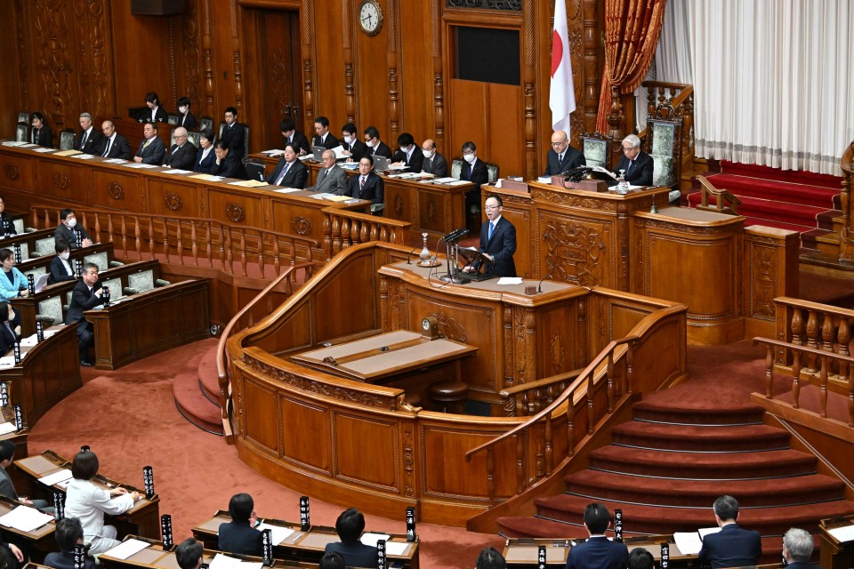 参院本会議 小沼巧 予算