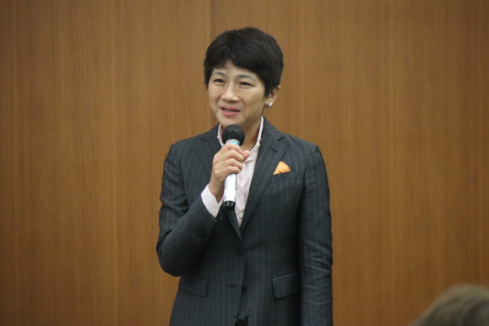 西村智奈美