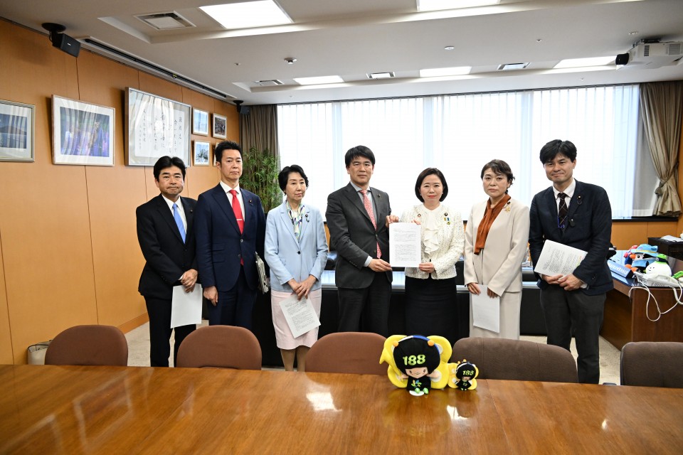 大西健介 早稲田ゆき 柚木道義 山井和則 井坂信彦 高木真理 小林製薬 紅麹