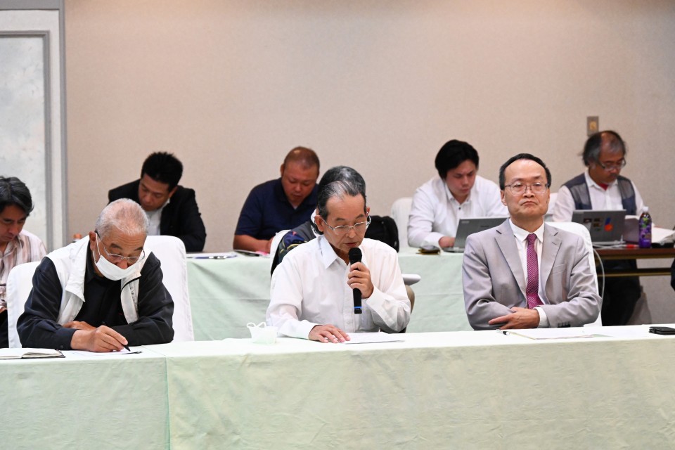 自らの経験を話す花山章さん・72歳(写真中央) 環境部門 水俣病