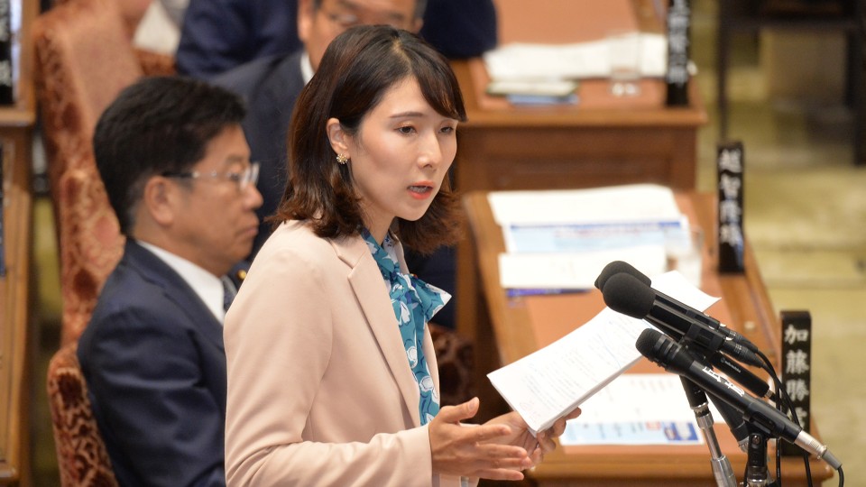 衆院予算委員会 石川香織