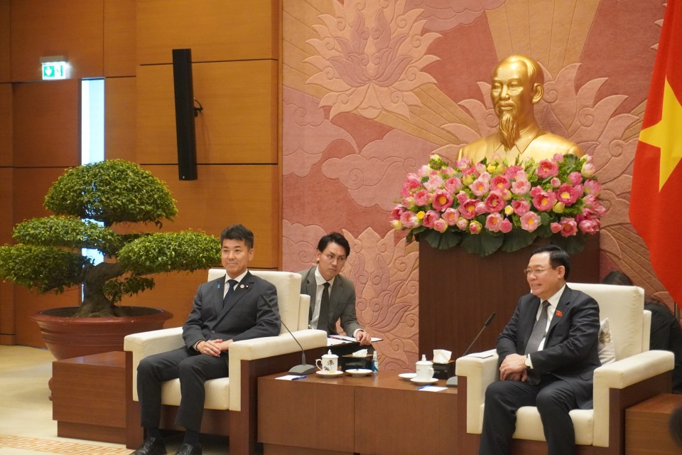 ベトナム共産党　泉健太