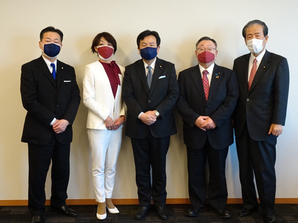 左から福山幹事長、古賀特別中央執行委員、枝野代表、清水中央執行委員長、平野代表代行 DSC01503.JPG