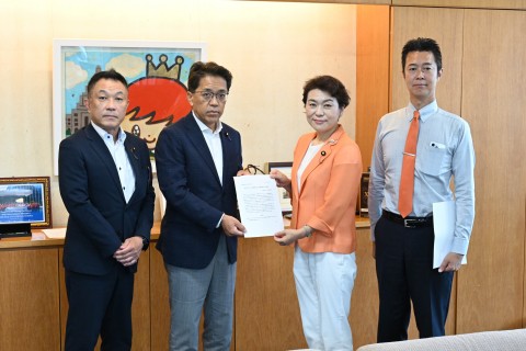 中島克仁　井坂信彦　高木真理　新型コロナウイルス治療薬に対する公費支援