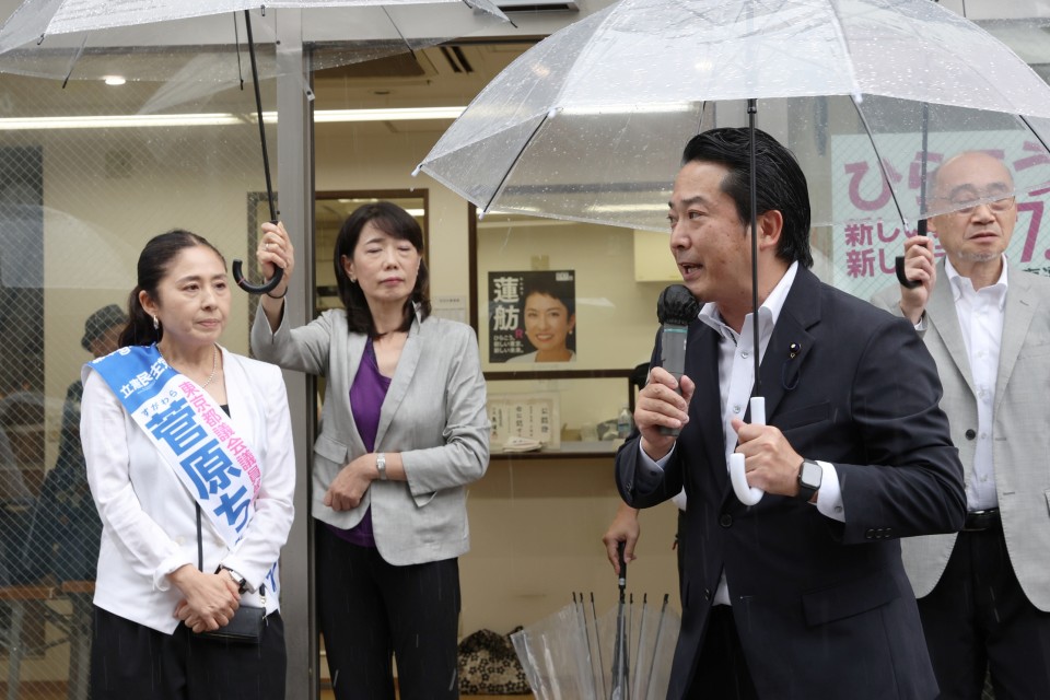 あいさつする山口拓都議 菅原ちいね