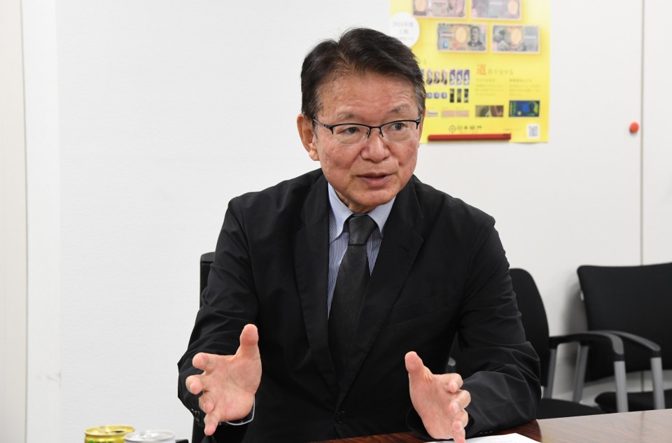 長妻昭