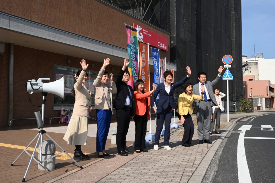 石橋通宏参院議員(県連代表代行)、岡本あき子、桜井周、岸真紀子、宮口治子、