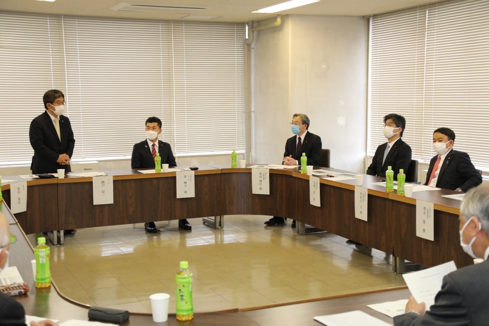 あいさつする越川市長 20220418_100526_01_rez.JPG