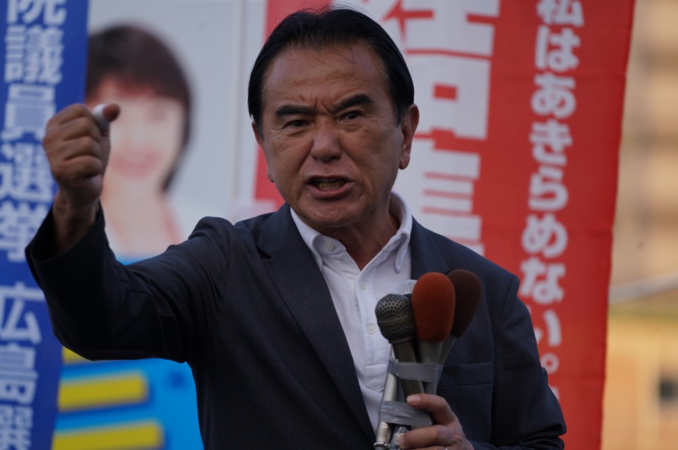 「結集ひろしま」を代表して佐藤公治衆院議員がマイクを握り「三上えりを本物の政治家にしてもらいたい」と訴え DSC02760.JPG