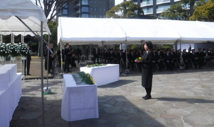 堤かなめ　硫黄島戦没者遺骨引渡式