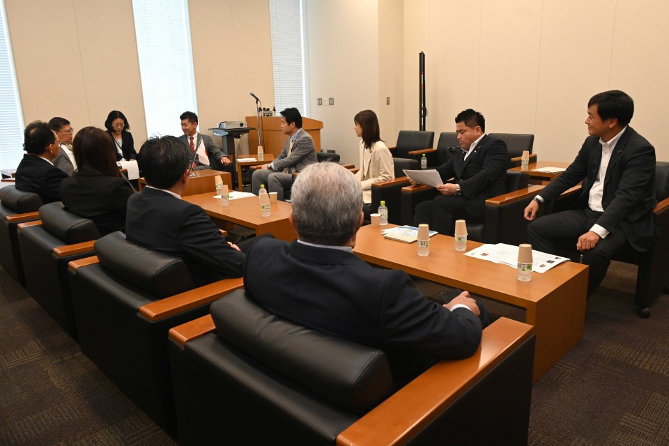 ジョハリ・マレーシア下院議長 泉健太 桜井周 塩村あやか 青山大人