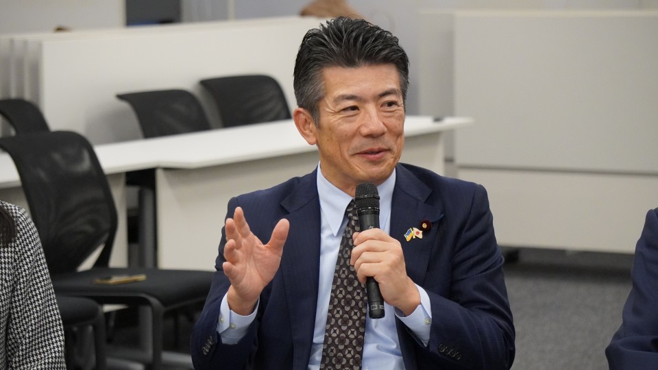 重徳和彦政調会長写真.JPG