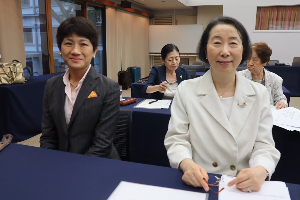西村議員とともに講師を務めた津田塾大学の高橋裕子津田塾大学学長 西村智奈美