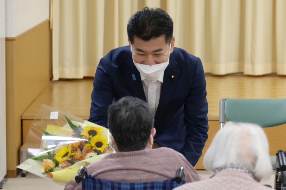 泉健太 特別養護老人ホーム「慈光園」(広島市安佐南区)の慰問