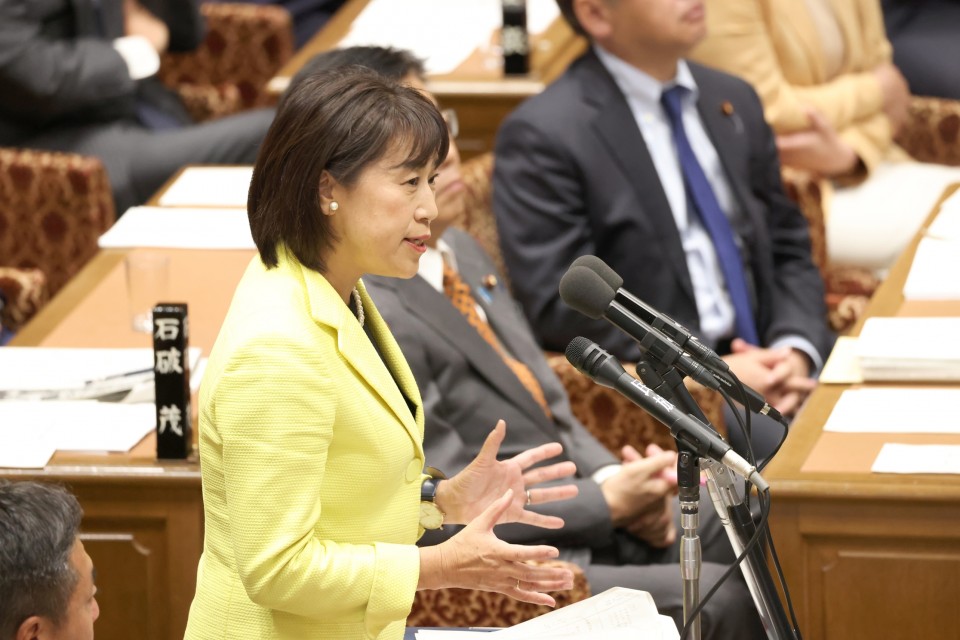 衆院予算委員会 岡本あき子