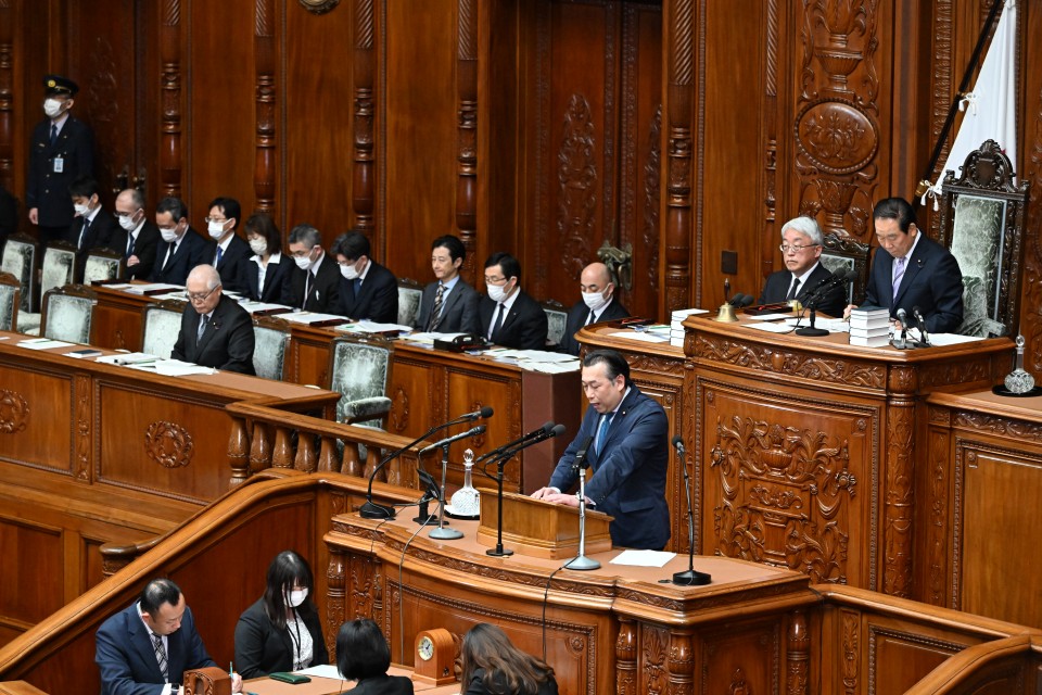 吉田統彦 衆院本会議 育児・介護休業法改正案