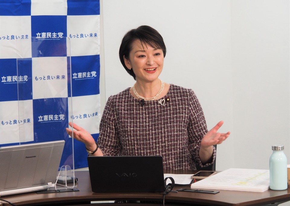 「選択的夫婦別姓」「最低賃金」などの問題を取り上げた吉田はるみ議員 吉田議員.jpg