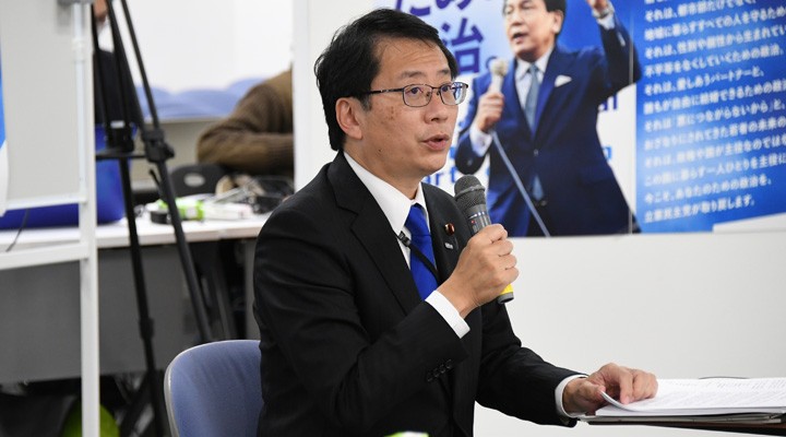 福祉3法案について説明する山花郁夫PT座長 20201130 172131.JPG