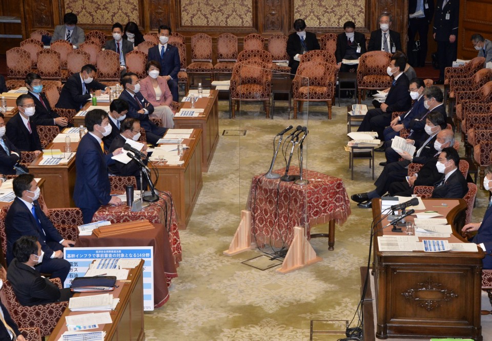 0218 衆予算城井議員1.JPG