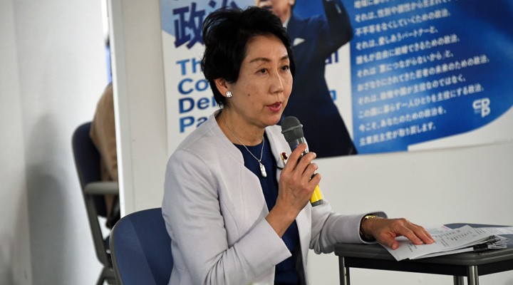 司会進行を務めた早稲田夕季事務局長 20201130 172036.JPG