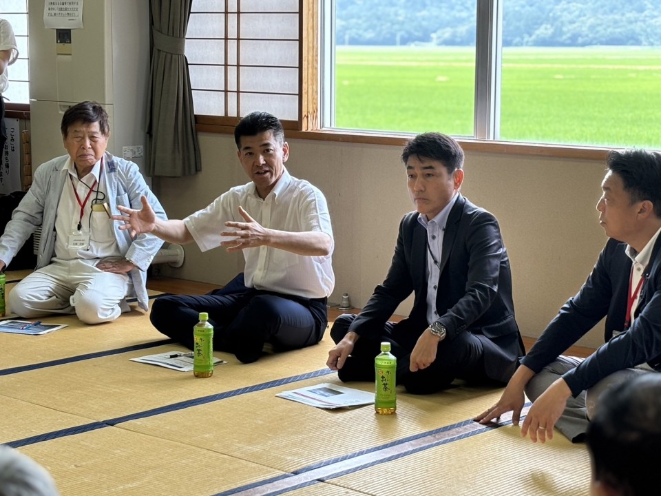 泉健太 黒岩宇洋