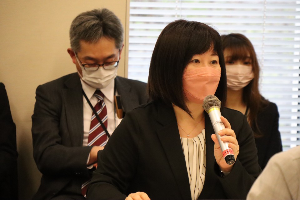 自身の体験から、別姓の社会認知の必要性を語る宮口治子参院議員 IMG_0881_2.jpg