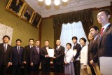医薬品不足を解消するための中間年改定廃止法案　中島克仁　山井和則　柚木道義　伴野豊　井坂信彦　早稲田ゆき　森本真治