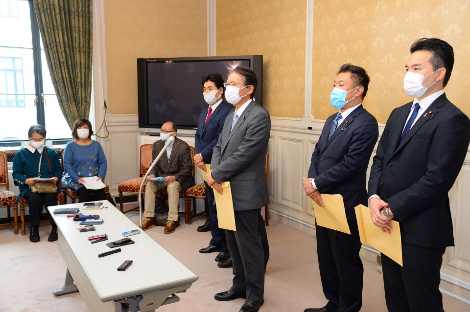 20201030-091203-ぶら下り会見.jpg