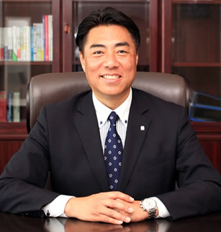 頼重秀一