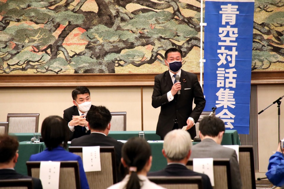対話集会で語る福山参院議員(右) 20220313_172030_re_rez.JPG