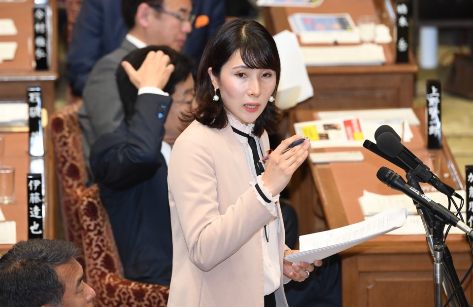 衆院予算委員会 石川香織