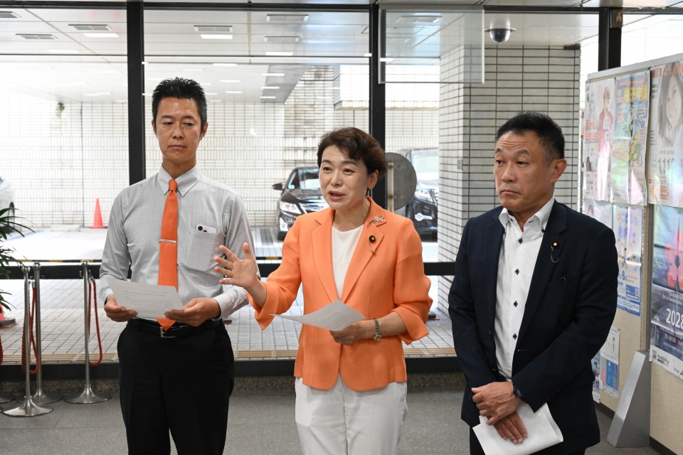 新型コロナウイルス治療薬に対する公費支援 井坂信彦 高木真理 中島克仁