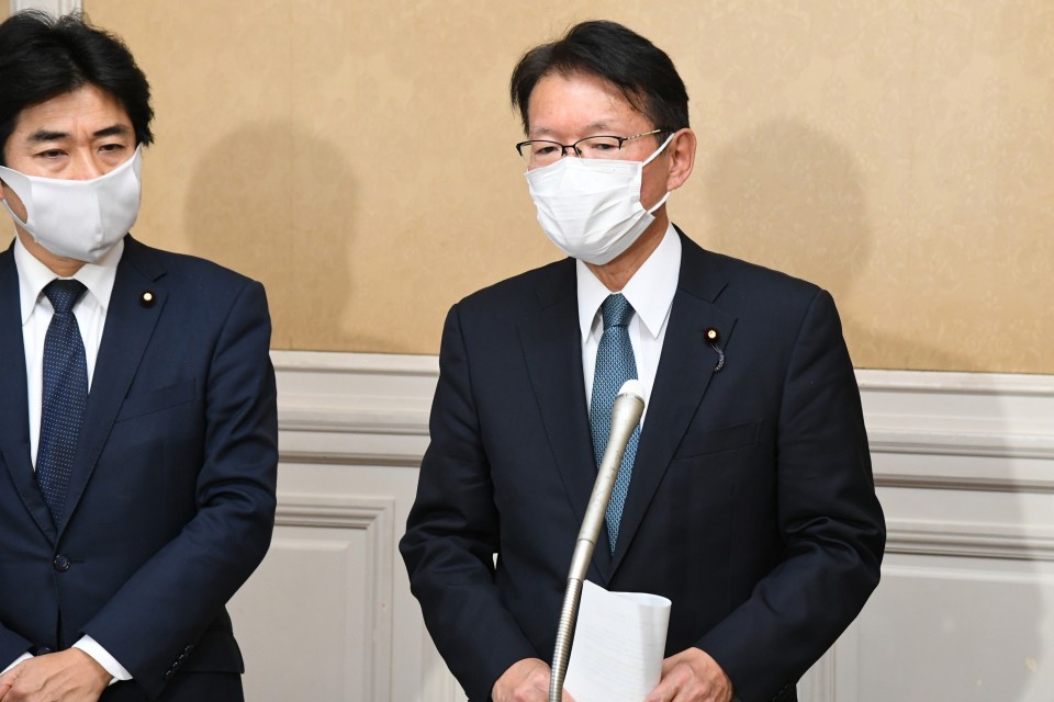 法案提出の理由を説明する長妻昭厚生労働部会長 20201116-143842.jpg