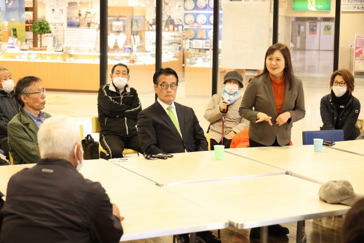 岡田克也　亀井亜紀子