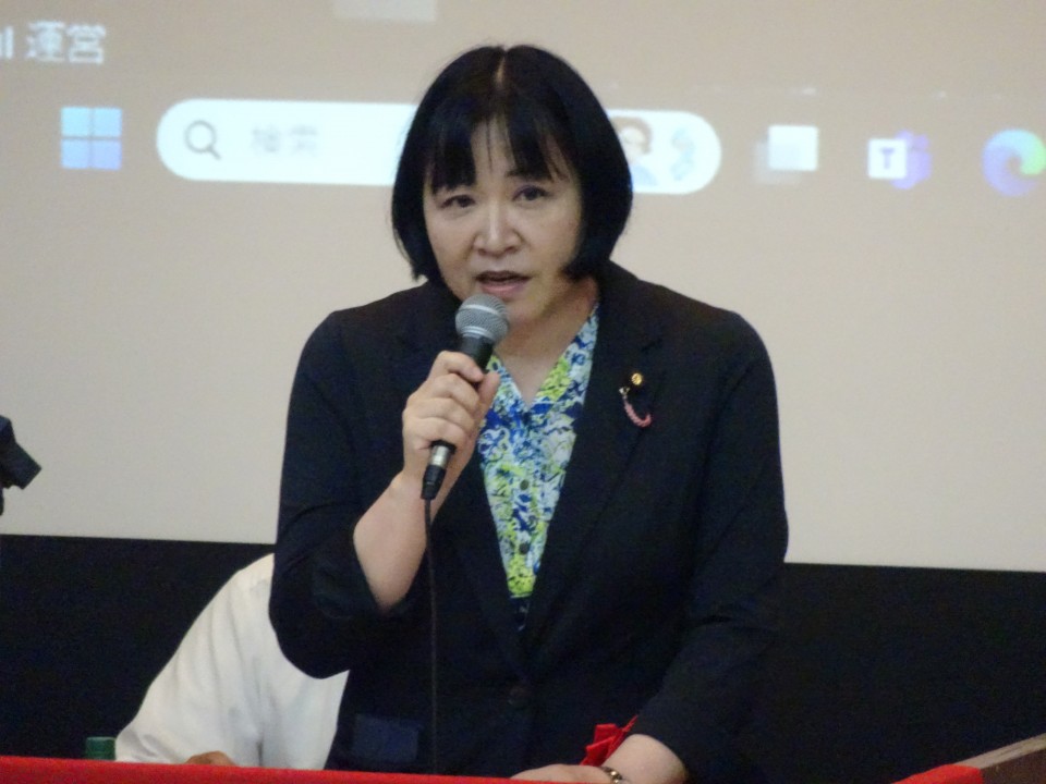 岸真紀子