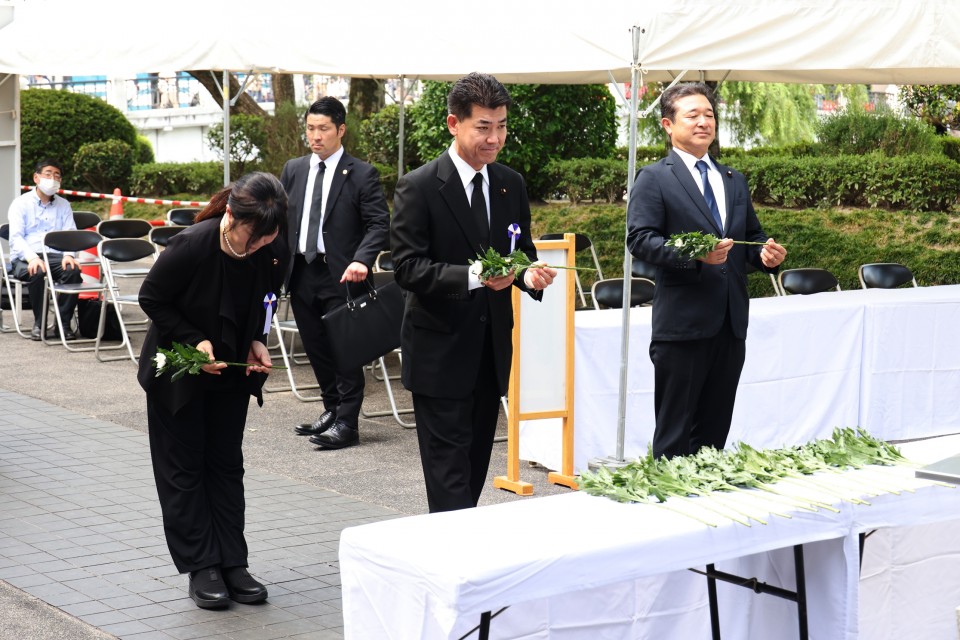 「広島市原爆死没者慰霊式並びに平和祈念式」(平和記念式典) 泉健太 森本真治、宮口治子