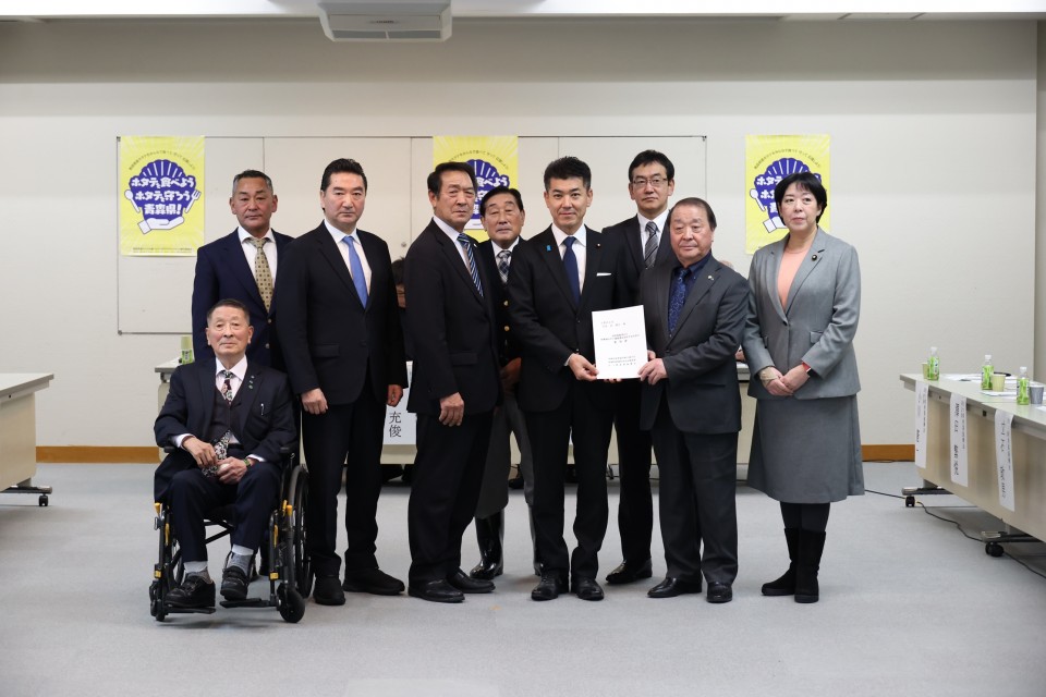 ホタテ漁業の再生についての要望を受ける泉代表ら 泉健太 田名部匡代 升田世喜男